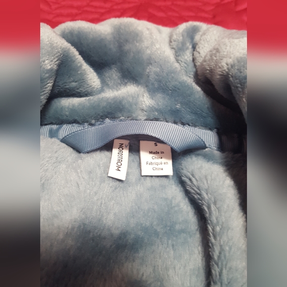 Nordstrom small womens bathrobe - Picture 2 of 6